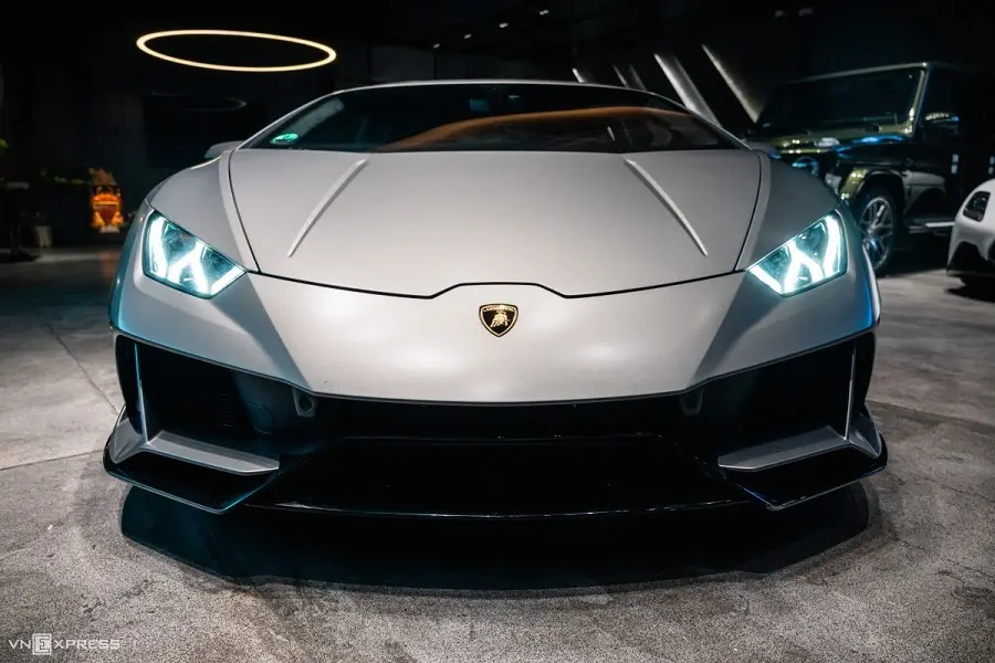 https://otohoangkim-storage.sgp1.cdn.digitaloceanspaces.com/lamborghini-huracan-evo-sieu-bo-gia-28-ty-dong-1-900x900.webp