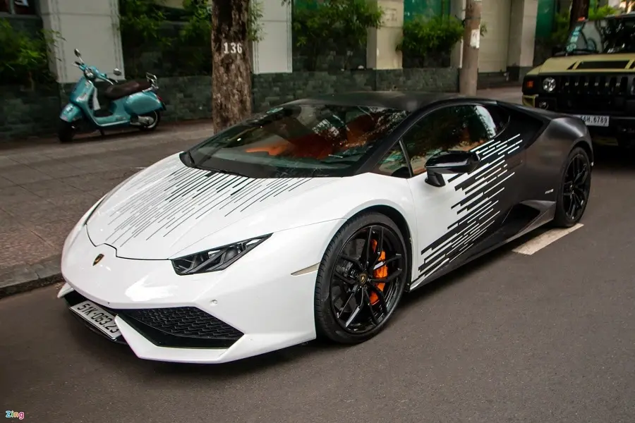 https://otohoangkim-storage.sgp1.cdn.digitaloceanspaces.com/lamborghini-huracan-lp-6104-voi-ngoai-that-doc-dao-tai-tp-hcm-1-900x900.webp