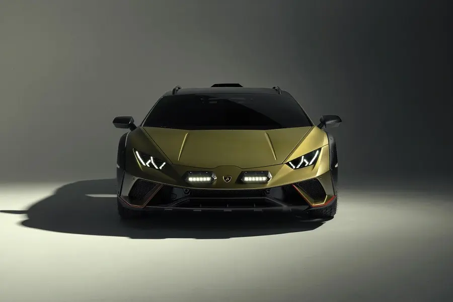 https://otohoangkim-storage.sgp1.cdn.digitaloceanspaces.com/lamborghini-ra-mat-sieu-xe-gam-cao-gia-lan-banh-tai-viet-nam-khong-d-1-900x900.webp