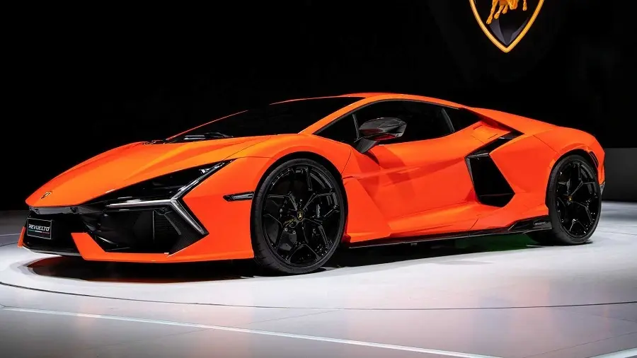 https://otohoangkim-storage.sgp1.cdn.digitaloceanspaces.com/lamborghini-revuelto-chao-san-thi-truong-chau-a-tai-trien-lam-o-to-0-900x900.webp