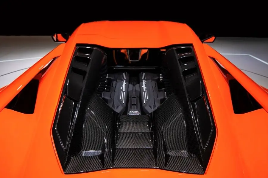 https://otohoangkim-storage.sgp1.cdn.digitaloceanspaces.com/lamborghini-revuelto-chao-san-thi-truong-chau-a-tai-trien-lam-o-to-6-900x900.webp