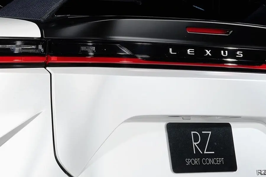 https://otohoangkim-storage.sgp1.cdn.digitaloceanspaces.com/lexus-rz-sport-concept-la-mot-chiec-suv-dien-muon-tro-thanh-mot-chi-2-900x900.webp