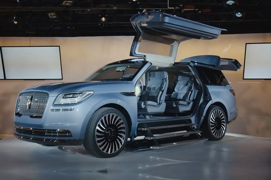 https://otohoangkim-storage.sgp1.cdn.digitaloceanspaces.com/lincoln-navigator-one-phien-ban-gioi-han-suv-sang-trong-cho-gioi-nha-gi-2-900x900.webp