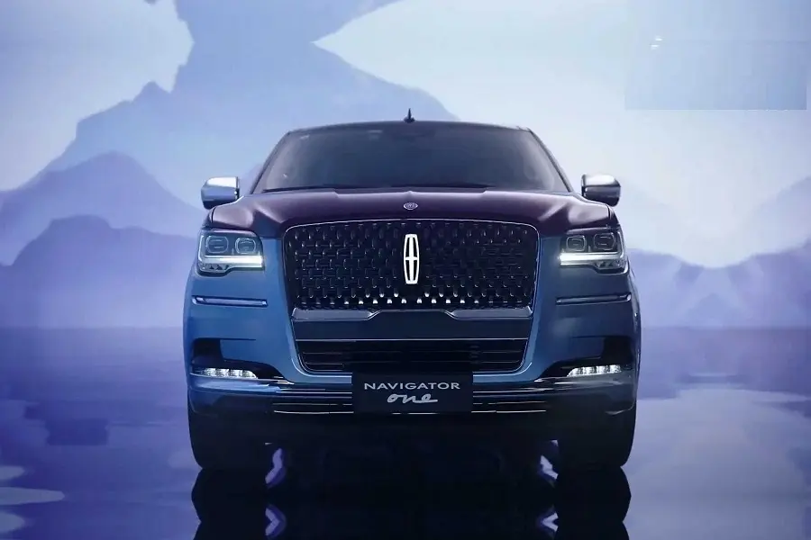 https://otohoangkim-storage.sgp1.cdn.digitaloceanspaces.com/lincoln-navigator-one-phien-ban-gioi-han-suv-sang-trong-cho-gioi-nha-gi-3-900x900.webp