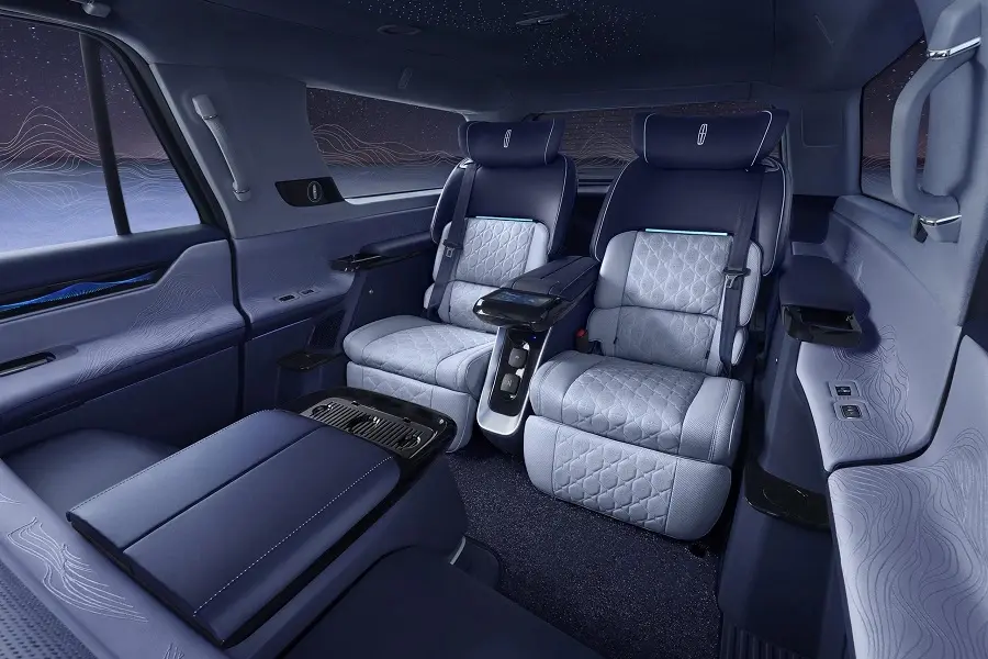 https://otohoangkim-storage.sgp1.cdn.digitaloceanspaces.com/lincoln-navigator-one-phien-ban-gioi-han-suv-sang-trong-cho-gioi-nha-gi-7-900x900.webp