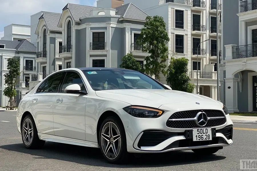 https://otohoangkim-storage.sgp1.cdn.digitaloceanspaces.com/mercedes-c300-amg-vua-du-de-hieu-xe-sang-0-900x900.webp