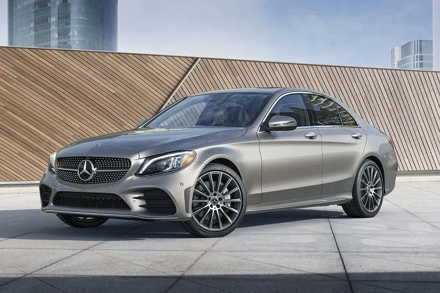 https://otohoangkim-storage.sgp1.cdn.digitaloceanspaces.com/mercedes-c300-amg-vua-du-de-hieu-xe-sang-3-900x900.webp