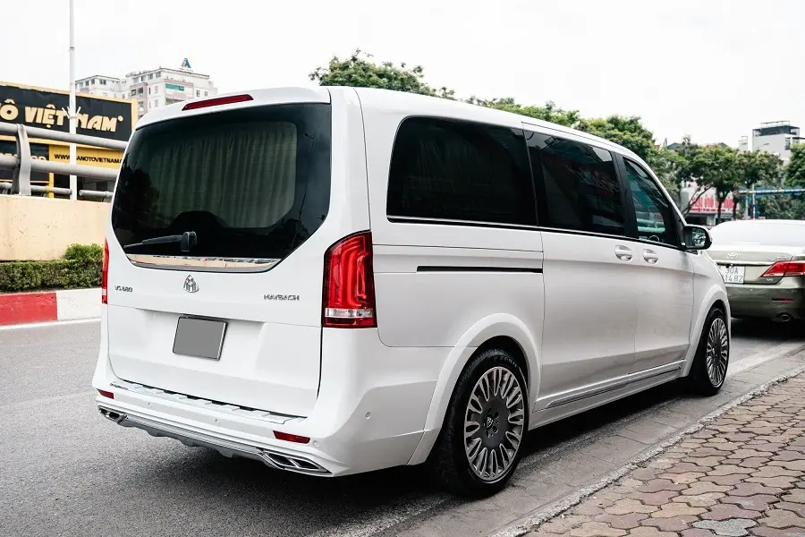 https://otohoangkim-storage.sgp1.cdn.digitaloceanspaces.com/mercedes-vclass-do-maybach-gia-2-1-ty-dong-2-900x900.webp