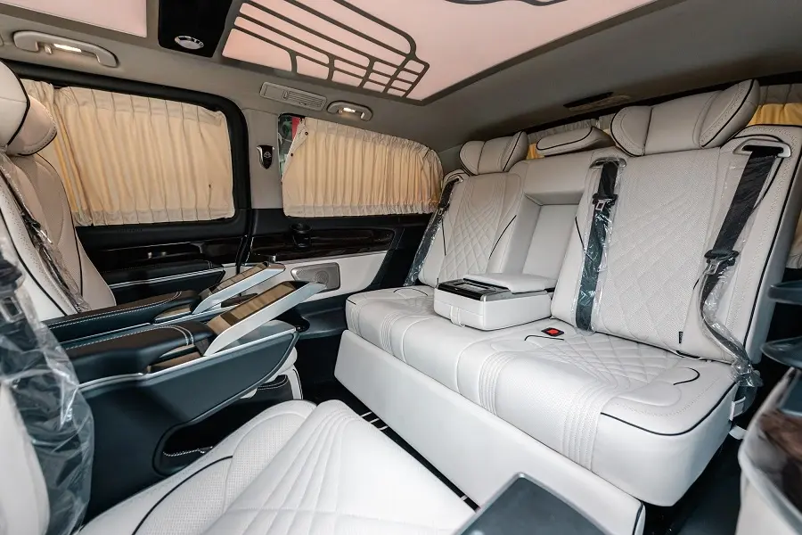 https://otohoangkim-storage.sgp1.cdn.digitaloceanspaces.com/mercedes-vclass-do-maybach-gia-2-1-ty-dong-8-900x900.webp