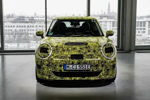 mini-cooper-ev-se-ra-mat-vao-nam-2024-voi-cong-suat-len-toi-215-ma