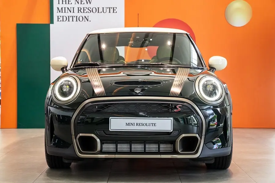 https://otohoangkim-storage.sgp1.cdn.digitaloceanspaces.com/mini-cooper-s-resolute-edition-gia-2-3-ty-dong-1-900x900.webp