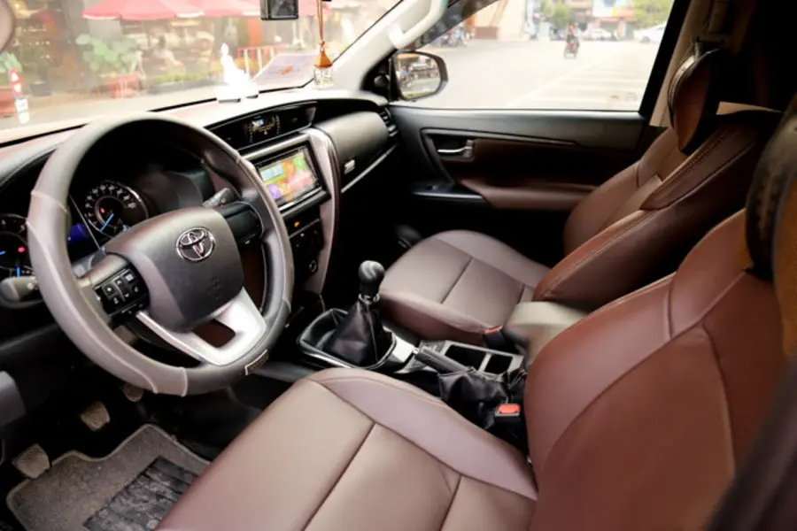 https://otohoangkim-storage.sgp1.cdn.digitaloceanspaces.com/nghich-ly-toyota-fortuner-4-900x900.webp