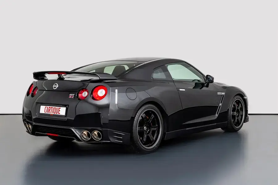 https://otohoangkim-storage.sgp1.cdn.digitaloceanspaces.com/nissan-gtr-black-edition-cua-nha-vo-dich-f1-duoc-rao-ban-1-900x900.webp