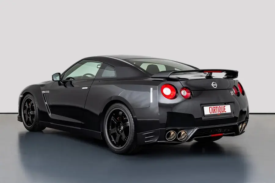 https://otohoangkim-storage.sgp1.cdn.digitaloceanspaces.com/nissan-gtr-black-edition-cua-nha-vo-dich-f1-duoc-rao-ban-12-900x900.webp