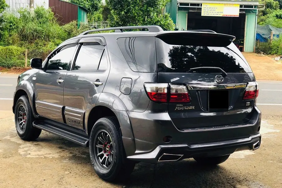 Ốp body Fortuner 2009 cản sau