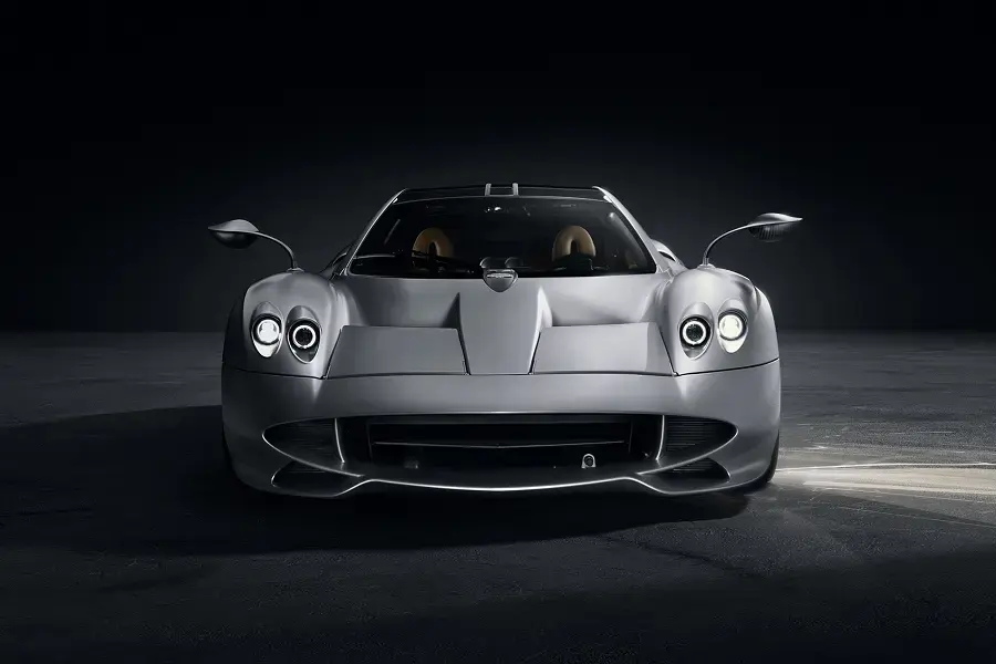 https://otohoangkim-storage.sgp1.cdn.digitaloceanspaces.com/pagani-huayra-codalunga-dau-tien-duoc-ban-giao-cho-khach-hang-0-900x900.webp