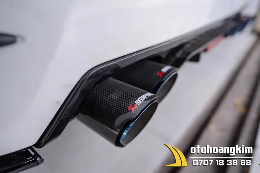 https://otohoangkim-storage.sgp1.cdn.digitaloceanspaces.com/po-akrapovic-doi-nang-cap-xe-honda-civic-0-900x900.webp