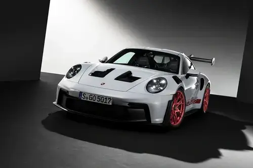 porsche-911-gt3-rs-doi-2023-lap-ky-luc-moi-tai-truong-dua-nurburgrin