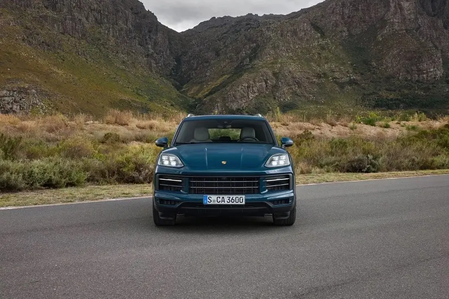 https://otohoangkim-storage.sgp1.cdn.digitaloceanspaces.com/porsche-cayenne-2024-nang-cap-noi-that-ngop-man-hinh-1-900x900.webp