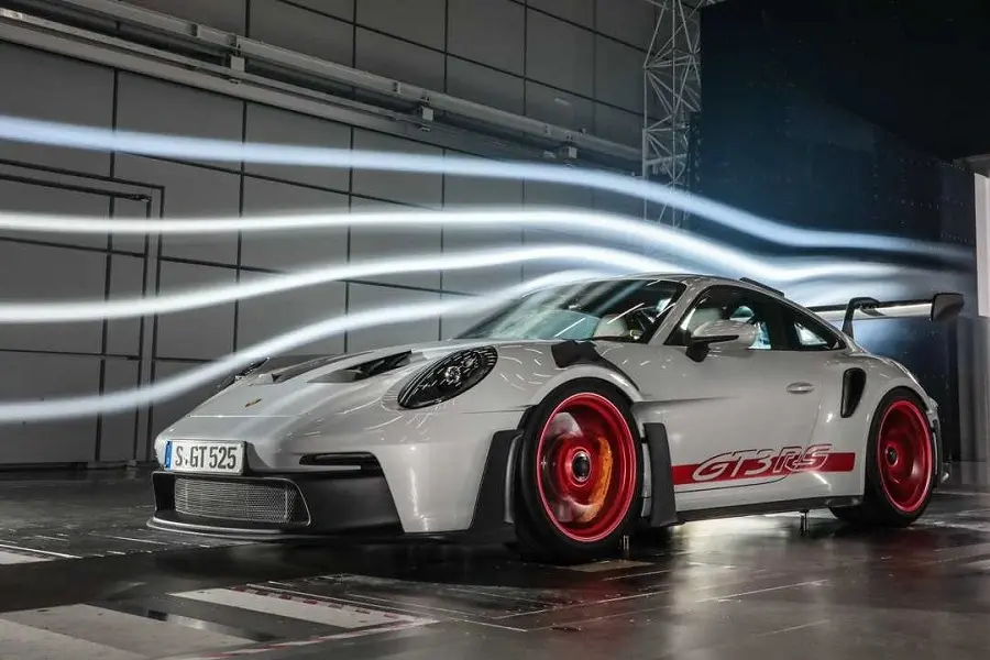 https://otohoangkim-storage.sgp1.cdn.digitaloceanspaces.com/porsche-ra-mat-911-gt3-rs-moi-cong-suat-518-ma-luc-0-900x900.webp