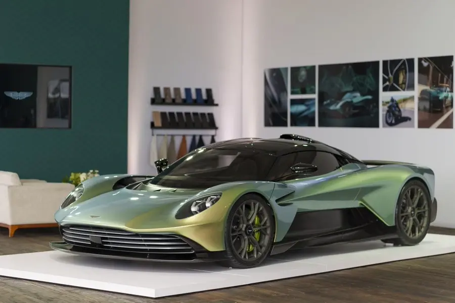 https://otohoangkim-storage.sgp1.cdn.digitaloceanspaces.com/sieu-xe-aston-martin-valhalla-cap-ben-dong-nam-a-0-900x900.webp