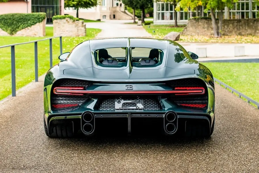 https://otohoangkim-storage.sgp1.cdn.digitaloceanspaces.com/sieu-xe-bugatti-chiron-chi-con-100-xe-cuoi-cung-3-900x900.webp