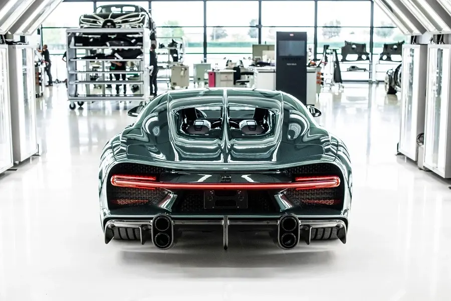 https://otohoangkim-storage.sgp1.cdn.digitaloceanspaces.com/sieu-xe-bugatti-chiron-chi-con-100-xe-cuoi-cung-7-900x900.webp