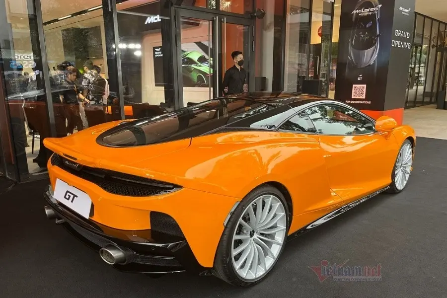 https://otohoangkim-storage.sgp1.cdn.digitaloceanspaces.com/sieu-xe-mclaren-gt-gia-16-ty-co-2-cop-rong-hiem-thay-o-viet-nam-2-900x900.webp