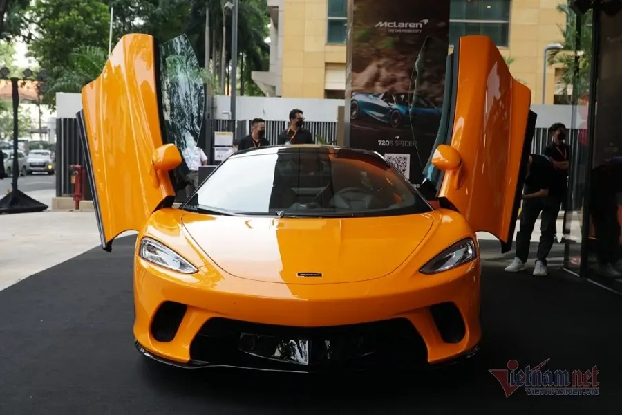 https://otohoangkim-storage.sgp1.cdn.digitaloceanspaces.com/sieu-xe-mclaren-gt-gia-16-ty-co-2-cop-rong-hiem-thay-o-viet-nam-5-900x900.webp