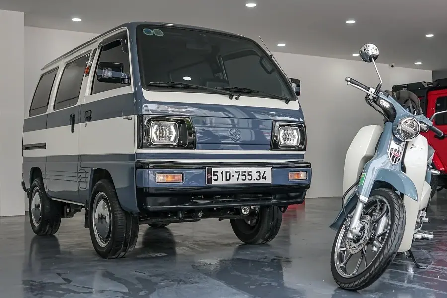 https://otohoangkim-storage.sgp1.cdn.digitaloceanspaces.com/suzuki-carry-van-do-la-mat-cua-dan-choi-viet-nam-0-900x900.webp