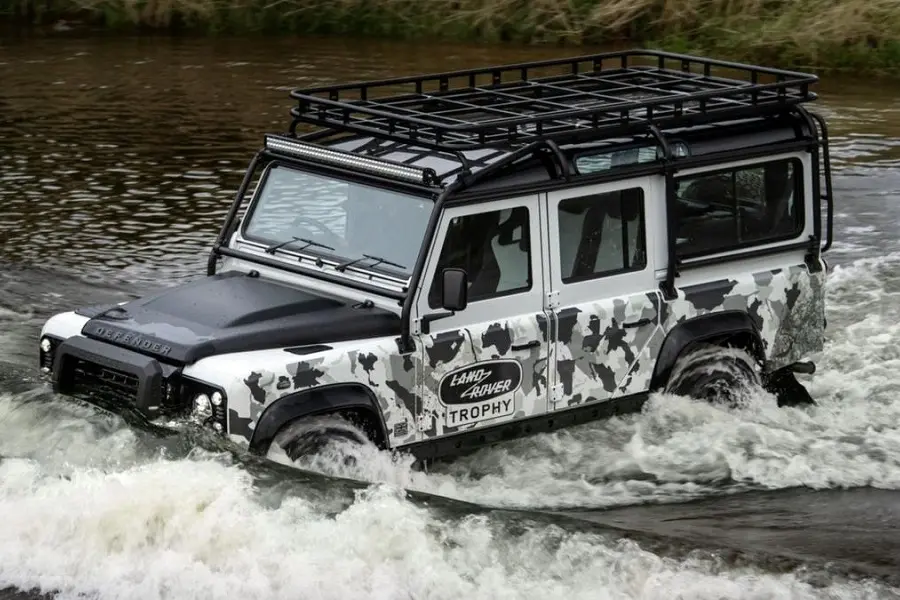 https://otohoangkim-storage.sgp1.cdn.digitaloceanspaces.com/tai-san-xuat-chiec-land-rover-defender-voi-so-luong-gioi-han-4-900x900.webp