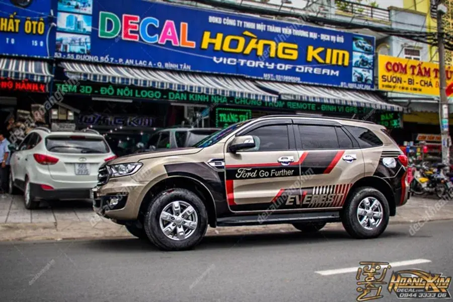 https://otohoangkim-storage.sgp1.cdn.digitaloceanspaces.com/tem-xe-ford-everest-3-900x900.webp