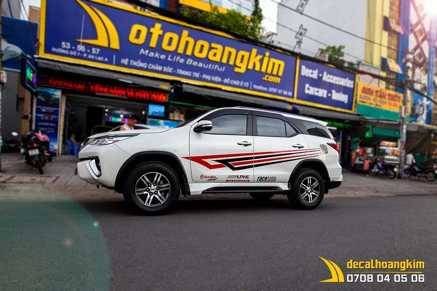 https://otohoangkim-storage.sgp1.cdn.digitaloceanspaces.com/tem-xe-fortuner-3-900x900.webp