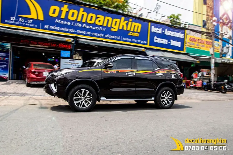 https://otohoangkim-storage.sgp1.cdn.digitaloceanspaces.com/tem-xe-fortuner-4-900x900.webp