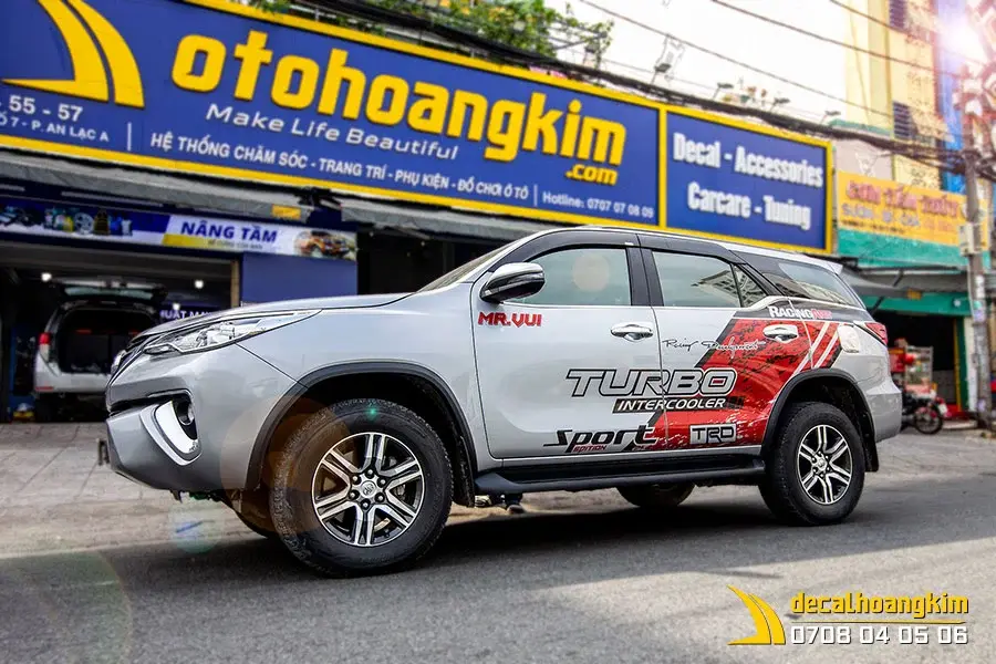 https://otohoangkim-storage.sgp1.cdn.digitaloceanspaces.com/tem-xe-fortuner-9-900x900.webp