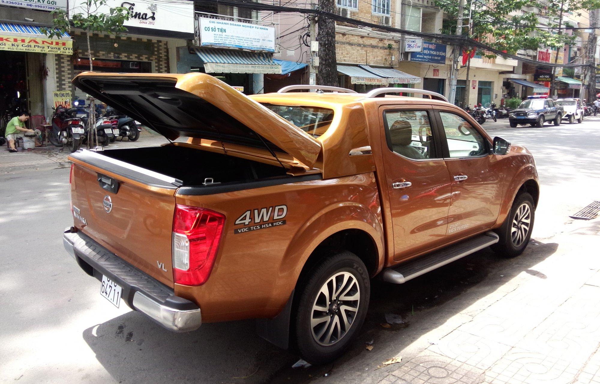 Nắp thùng thấp cho xe Navara