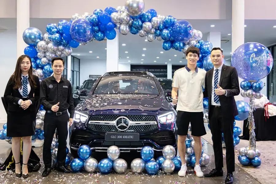 https://otohoangkim-storage.sgp1.cdn.digitaloceanspaces.com/tien-ve-hoang-duc-tau-mercedesbenz-sau-sea-games-0-900x900.webp