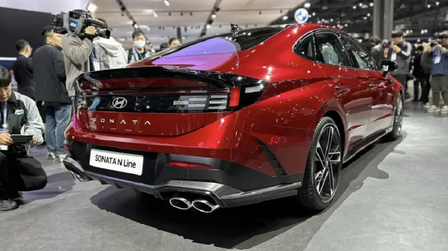 https://otohoangkim-storage.sgp1.cdn.digitaloceanspaces.com/tiet-lo-chi-tiet-moi-nhat-cua-hyundai-sonata-2024-tai-seoul-motor-sho-2-900x900.webp