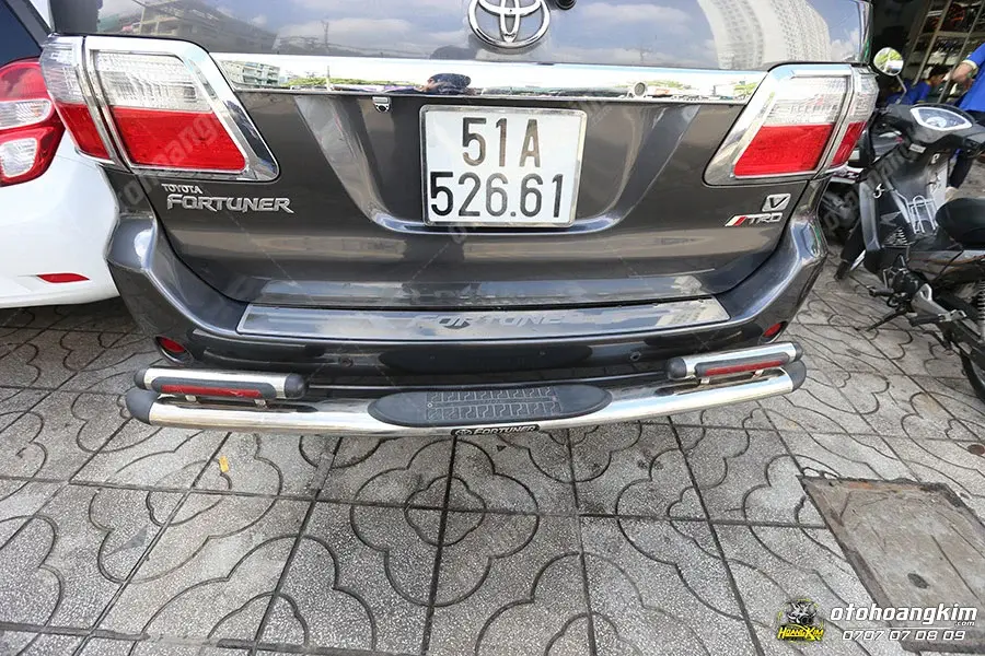 https://otohoangkim-storage.sgp1.cdn.digitaloceanspaces.com/tong-hop-8-mau-op-chong-tray-cop-sau-fortuner-dep-nhat-2019-8-900x900.webp