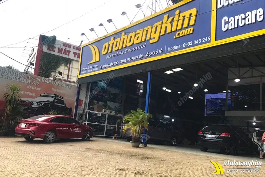 https://otohoangkim-storage.sgp1.cdn.digitaloceanspaces.com/top-6-phu-kien-xe-hoi-nhat-dinh-phai-co-khi-tham-gia-giao-thong-vao-ca-12-900x900.webp