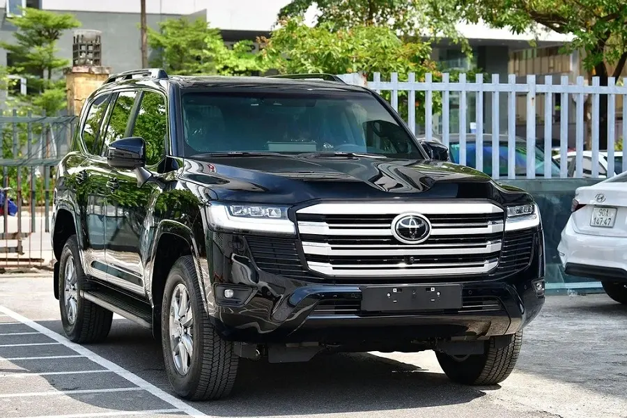 https://otohoangkim-storage.sgp1.cdn.digitaloceanspaces.com/toyota-land-cruiser-tang-gia-96-trieu-dong-0-900x900.webp