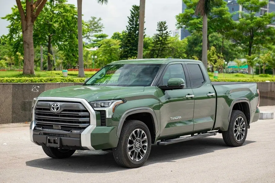 https://otohoangkim-storage.sgp1.cdn.digitaloceanspaces.com/toyota-tundra-2022--ban-tai-nhat-phong-cach-my-gia-hon-5-ty-dong-2-900x900.webp