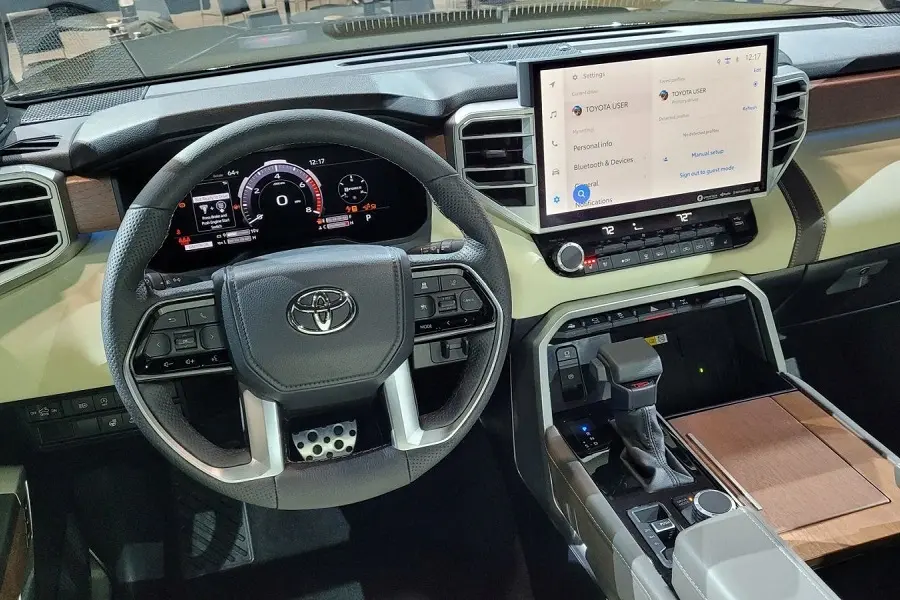 https://otohoangkim-storage.sgp1.cdn.digitaloceanspaces.com/toyota-tundra-2022--ban-tai-nhat-phong-cach-my-gia-hon-5-ty-dong-3-900x900.webp