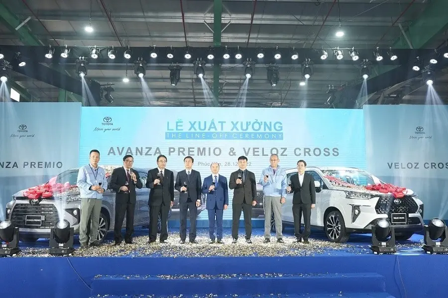 https://otohoangkim-storage.sgp1.cdn.digitaloceanspaces.com/toyota-xuat-xuong-veloz-cross-va-avanza-premio-lap-rap-tai-viet-nam-0-900x900.webp