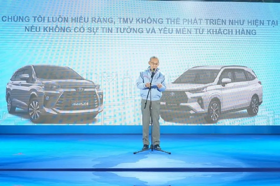 https://otohoangkim-storage.sgp1.cdn.digitaloceanspaces.com/toyota-xuat-xuong-veloz-cross-va-avanza-premio-lap-rap-tai-viet-nam-3-900x900.webp