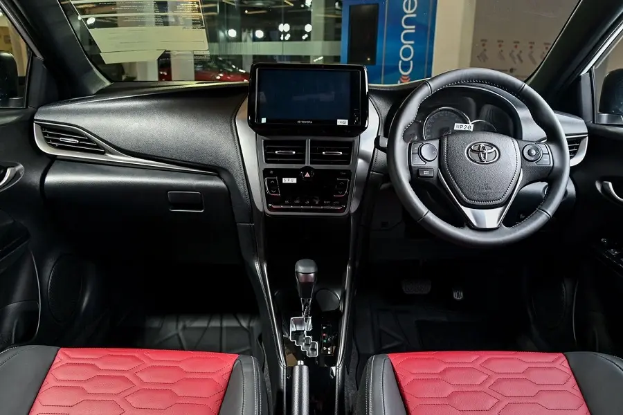 https://otohoangkim-storage.sgp1.cdn.digitaloceanspaces.com/toyota-yaris-facelift-2023-ra-mat-voi-kieu-dang-ham-ho-hon-4-900x900.webp