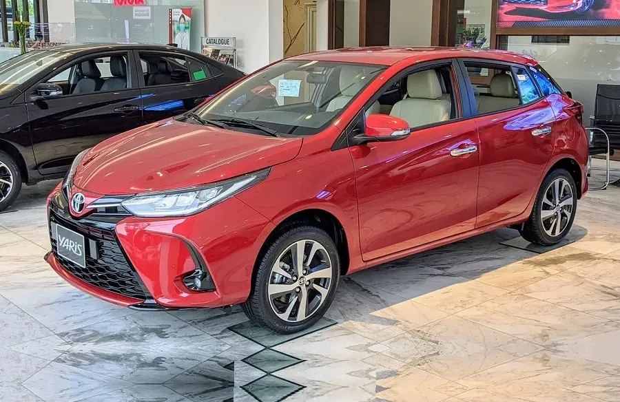 https://otohoangkim-storage.sgp1.cdn.digitaloceanspaces.com/toyota-yaris-giam-gia-manh-tai-viet-nam-van-it-nguoi-mua-0-900x900.webp