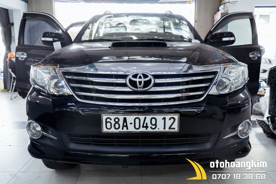 vien-den-truoc-toyota-fortuner-2012-2015-crom