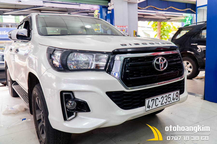 Viền đèn trước xe Hilux