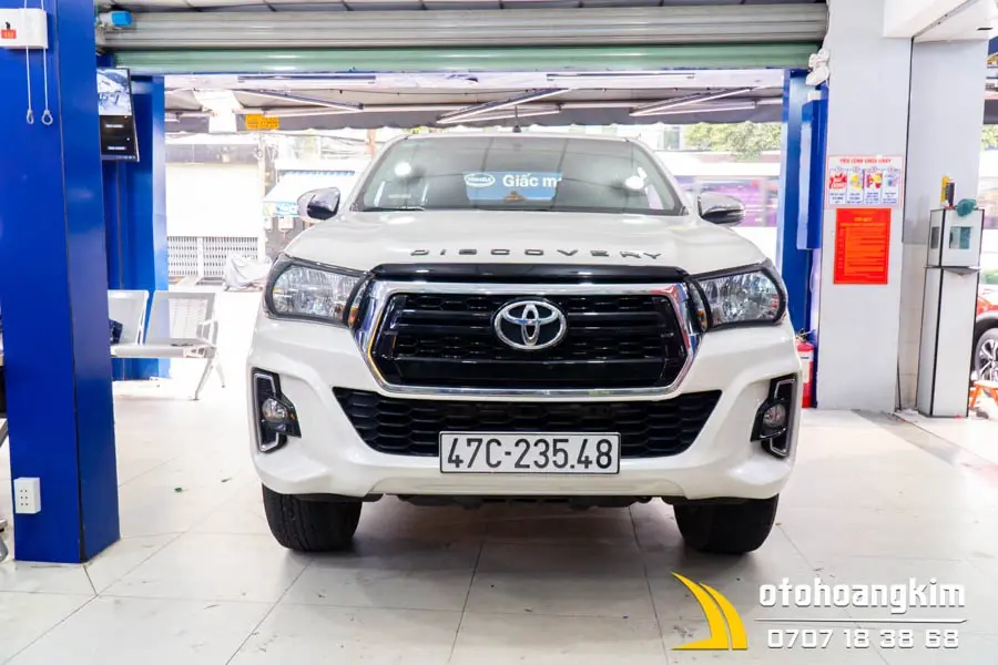 https://otohoangkim-storage.sgp1.cdn.digitaloceanspaces.com/vien-den-truoc-hilux-2020-den-3-900x900.webp